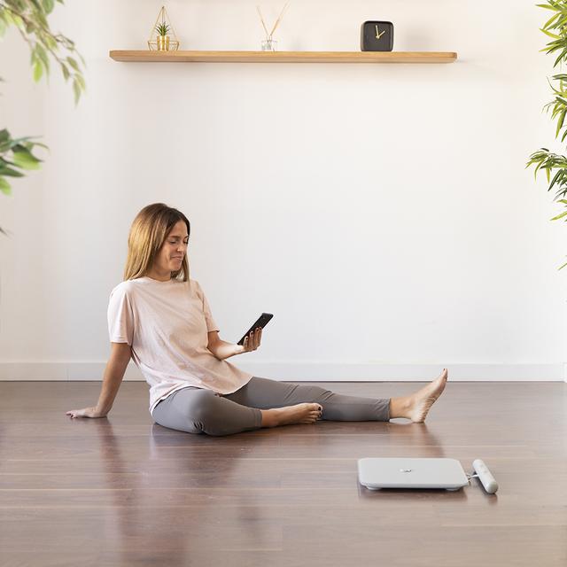 Pèse-personne Surface Precision 10600 Smart Healthy Pro Beige. Avec app, connectivité Bluetooth, guidon avec capteurs pour mesurer la bioimpédance, 15 paramètres, design extra-plat