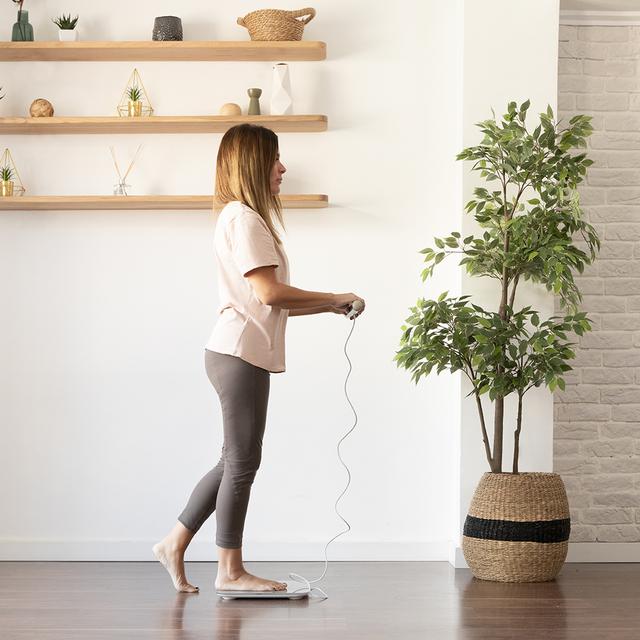 Pèse-personne Surface Precision 10600 Smart Healthy Pro Beige. Avec app, connectivité Bluetooth, guidon avec capteurs pour mesurer la bioimpédance, 15 paramètres, design extra-plat