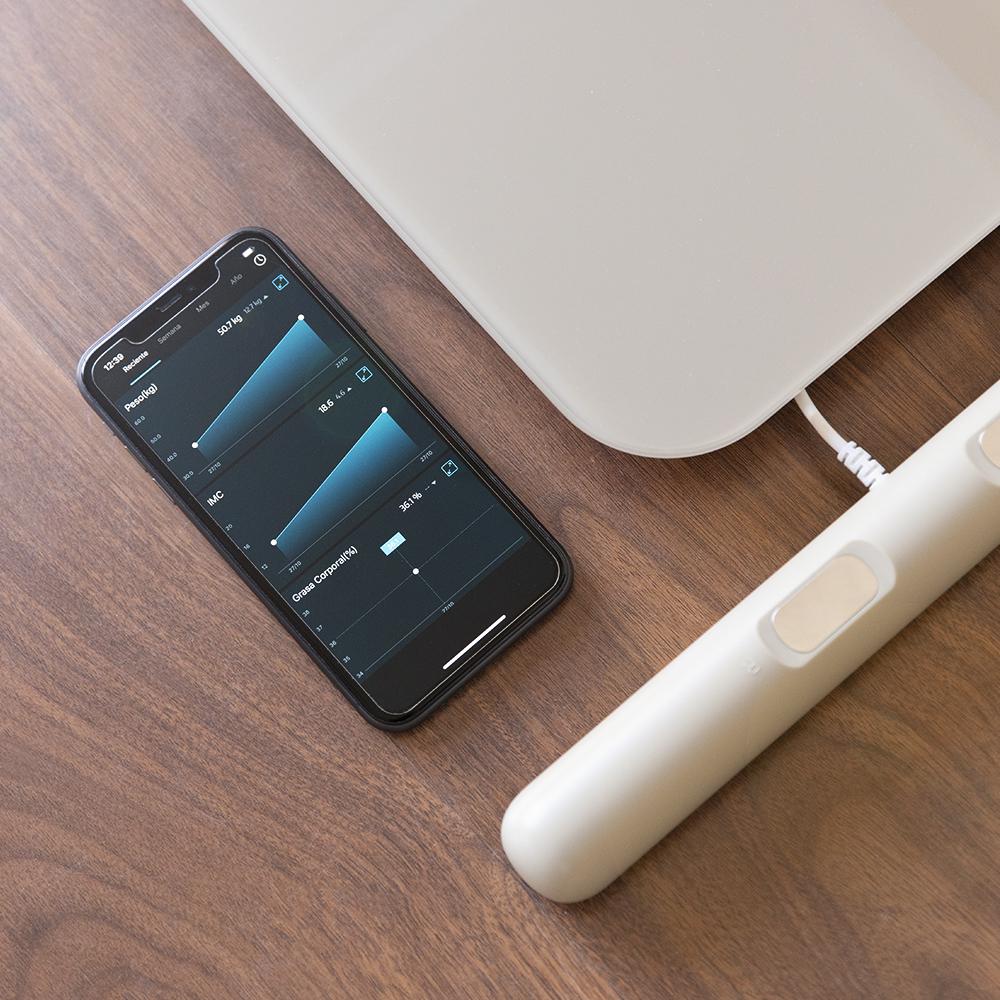 Pèse-personne Surface Precision 10600 Smart Healthy Pro Beige. Avec app, connectivité Bluetooth, guidon avec capteurs pour mesurer la bioimpédance, 15 paramètres, design extra-plat
