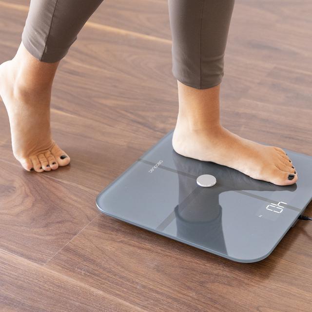 Surface Precision 10600 Smart Healty Pro Dark Grey. Balança de casa de banho com app, conectividade Bluetooth, Barra de sensores para medição da bioimpedância, 15 Parâmetros, Design extrafino