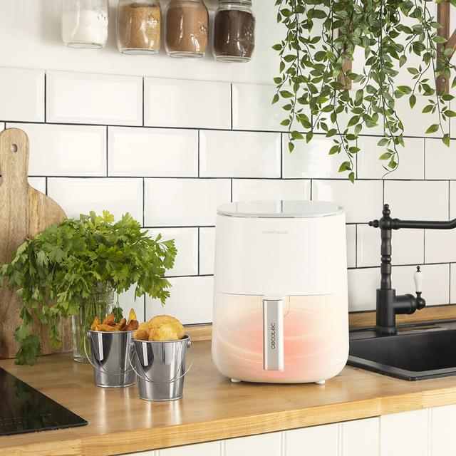 Friteuse sans huile diététique Cecofry Deluxe Rapid Sun. Capacité de 2,5 litres, panier et grille lavables au lave-vaisselle, 1400 W de puissance, 8 modes, température jusqu'à 200 ºC