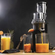 Juice&Live 2500 EasyClean Extracteur de jus par pression à froid avec 200 W de puissance, filtre EasyClean facile à nettoyer et tube d’embouchure XL pour introduire des fruits et légumes entiers.