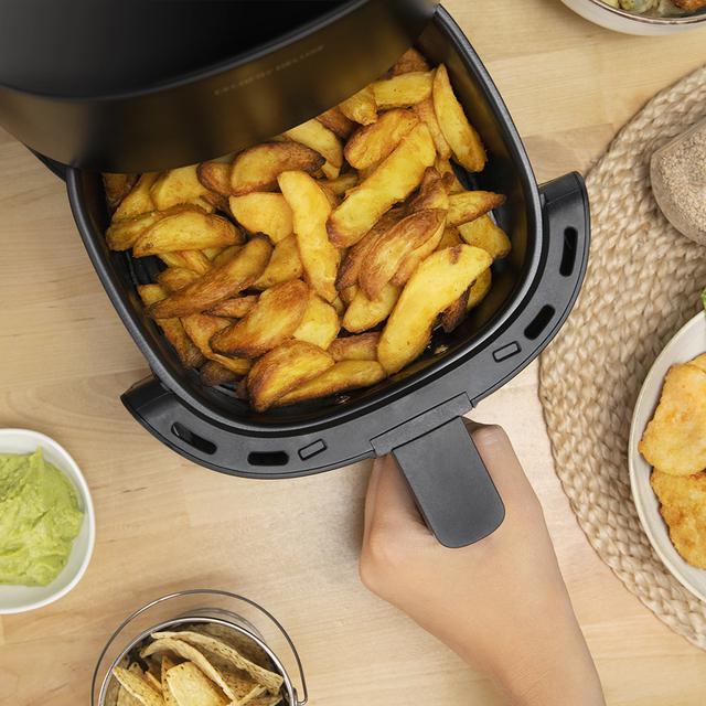 Friteuse Cecofry Deluxe Rapid Black. 2,5 litres de capacité, 1400 W de puissance, 8 modes, température jusqu'à 200 °C, panier et grille lavables au lave-vaisselle