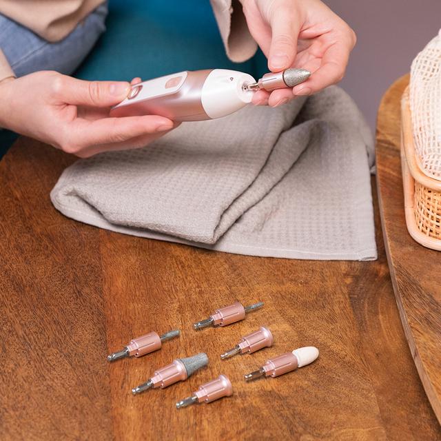 Cambio de cabezal en el torno de uñas CECOTEC Bamba PinkyCare 700 Perfect Nails