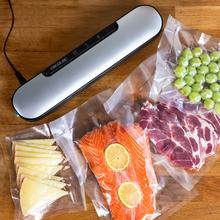 SealVac Easy Magnetik Machine sous vide qui vous permet de conserver les aliments frais plus longtemps de manière très simple.