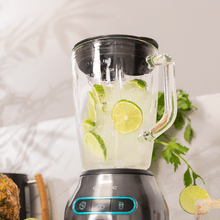 Power Black Titanium 2200MAX Smooth Blender mit Edelstahloberflächen, 2200 W Maximalleistung, mit schwarz titanbeschichteter Klinge und 1,8 l Fassungsvermögen.