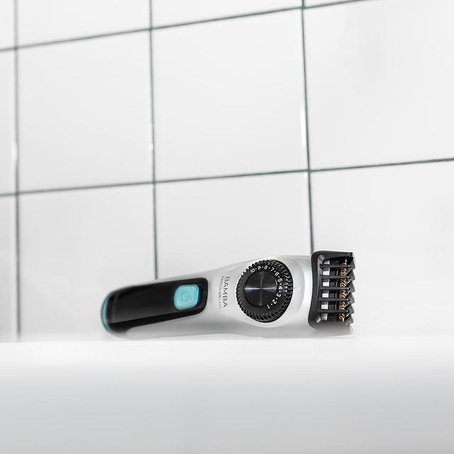 Barbero CECOTEC Bamba PrecisionCare AllDrive Pro con cuchillas y peine de recorte