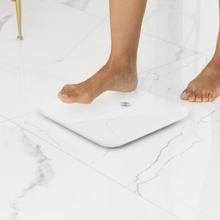 Surface Precision 970 Smart Healthy Báscula de baño con función de bioimpedancia, conectividad Bluetooth y superficie de vidrio templado de alta seguridad.