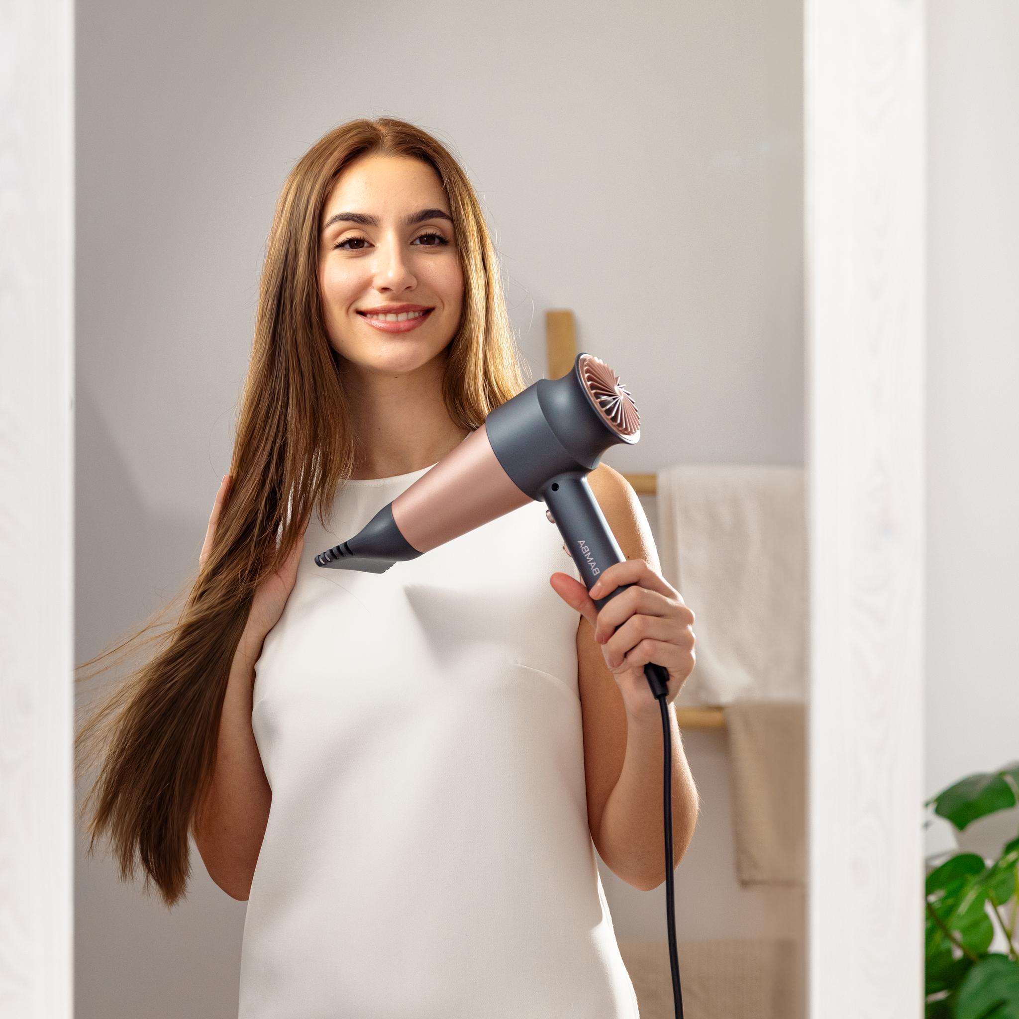 Uso del secador de pelo CECOTEC IoniCare RockStar Retro
