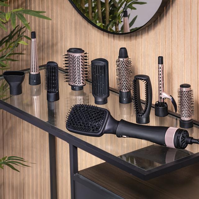 CECOTEC Bamba CeramicCare 10in1 Styler con todos sus cabezales sobre tocador