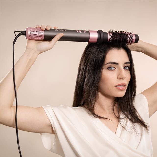 Bamba CeramicCare AirGlam Cepillo de aire moldeador de pelo, secador, alisador y rizador multifunción 8 en 1 con tecnología Coanda que moldea, riza, peina, seca y elimina el efecto frizz. Con 3 velocidades, 3 temperaturas, y control inteligente del calor. Motor digital 1400 W de potencia y 110000 rpm.