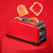 Torradeira vertical Toastin' time 1500 Red Steel com ranhura dupla longa, potência de 1500 W e suporte para pão.