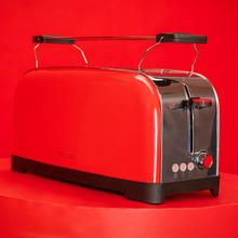 Torradeira vertical Toastin' time 1500 Red Steel com ranhura dupla longa, potência de 1500 W e suporte para pão.