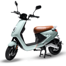 Cecotec Piazza (Azul) Con una potencia máxima de 1440W, y con opción de una o dos baterías (55-110 Km de autonomía).Disponible en dos colores, combina estilo y ligereza.L1eB (Equivalente a 49cc)