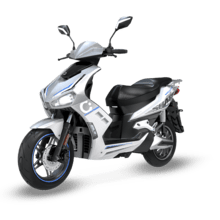 Cecotec Shark RS (Plata/Azul) La motocicleta eléctrica SHARK RS es potente, versátil y dinámica para quienes buscan estilo. Con un motor de 3200W y potencia máxima de 5760W, rinde de forma excepcional en ciudad y carretera gracias a sus 3 modos de conducción. Su doble batería de 72V 30Ah ofrece hasta 110km de autonomía, ideal para trayectos diarios. Las ruedas de 13” y 12” y frenos de disco hidráulicos, garantizan estabilidad y seguridad. Su diseño moderno en Plata y Azul la convierte en una opc