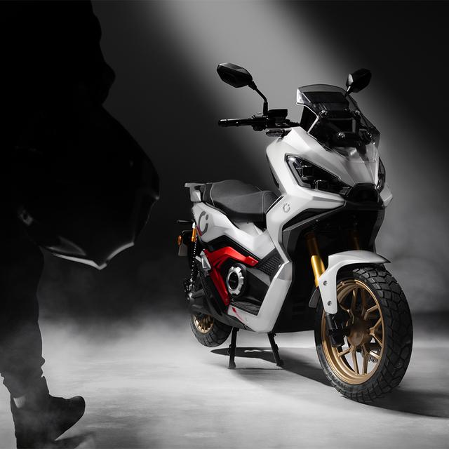 Cecotec Vulcano (Blanco/Rojo) Con una potencia máxima de 17000W y hasta 151Km de autonomía.Disponible en dos colores, combina: Estilo, potencia y tecnología.L3eB (Equivalente a 125cc)