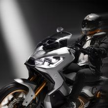 Cecotec Vulcano (Titanio/Dorado) Con una potencia máxima de 17000W y hasta 151Km de autonomía. Disponible en dos colores, combina: Estilo, potencia y tecnología.L3eB (Equivalente a 125cc)