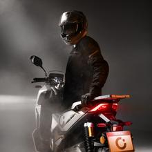 Cecotec Vulcano (Titanio/Dorado) Con una potencia máxima de 17000W y hasta 151Km de autonomía. Disponible en dos colores, combina: Estilo, potencia y tecnología.L3eB (Equivalente a 125cc)