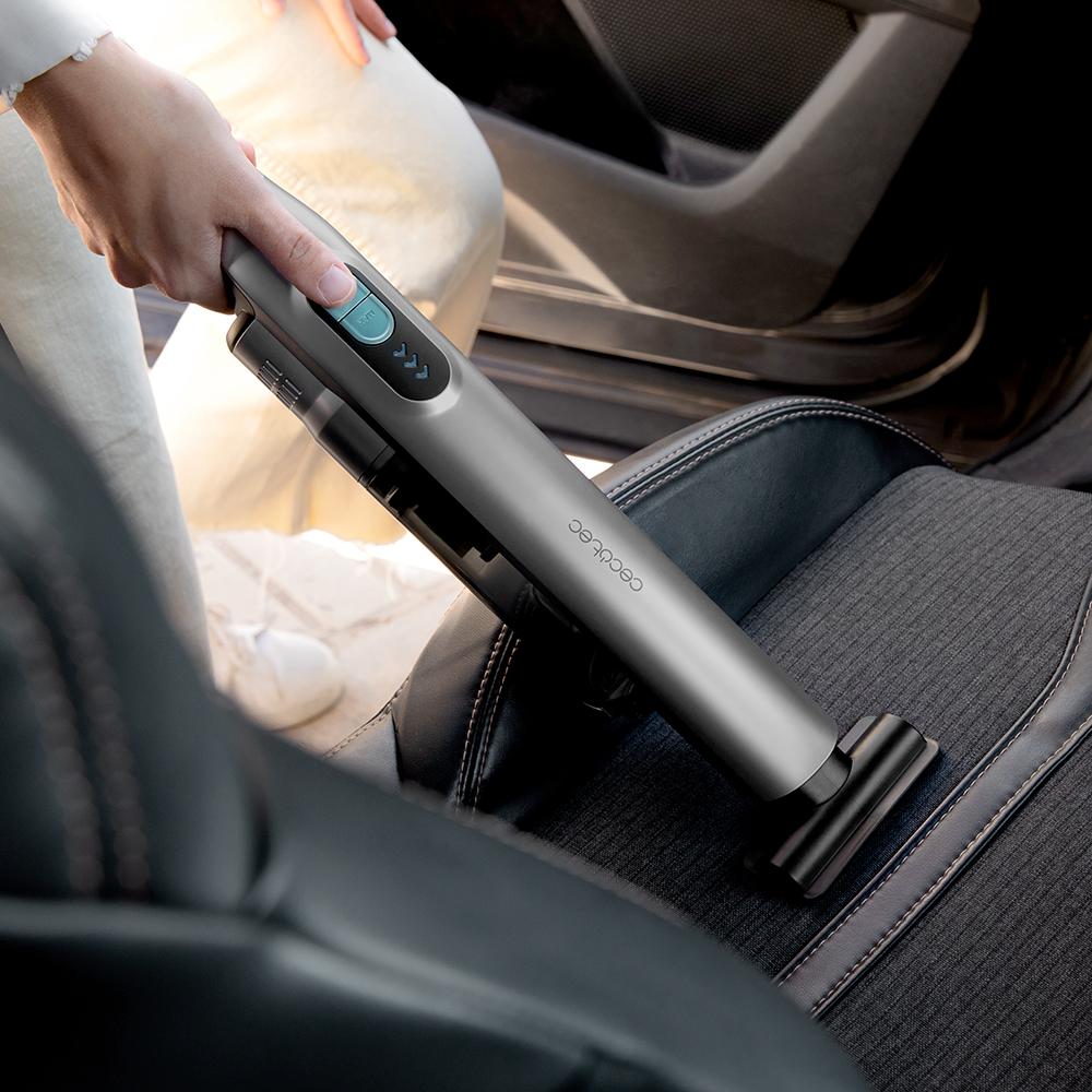 Cecotec Conga Rockstar Micro+ Clean&Car limpiando asiento de coche
