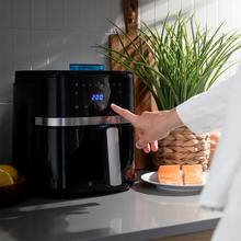 Friggitrice ad aria Cecofry Drip 5000 con getto d'acqua, capacità 5 litri e potenza 1500 W. Con 8 menù e range di temperatura da 80ºC a 200ºC.