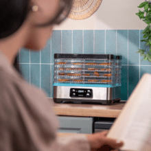 VitaDry Pro Deshidratador de alimentos con 5 bandejas de altura regulable, pantalla digital, tiempo ajustable hasta 48hs y temperatura regulable entre 35 y 70 grados.