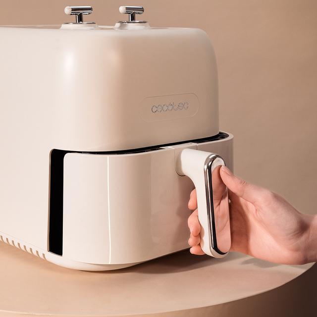 Friteuse diététique numérique Cecofry Antique 5000 au design rétro, zone de cuisson de 5 L et technologie PerfectCook.