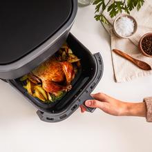 Friggitrice ad aria senza olio / Airfryer digitale Cecofry Fantastik Window 6500 da 1700 W, capacità 6,5 L e design con finestra per controllare meglio le preparazioni.