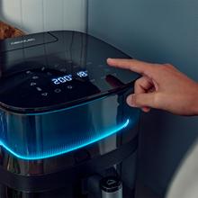 Cecofry Neon 5000 Diät-Fritteuse mit 5-Liter-Kochbereich mit Wasserspray, Touch-Steuerung und leuchtendem Design.