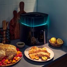 Cecofry Neon 5000 Freidora de aire sin aceite con área de cocinado de 5 litros con spray de agua, control táctil y diseño luminoso.