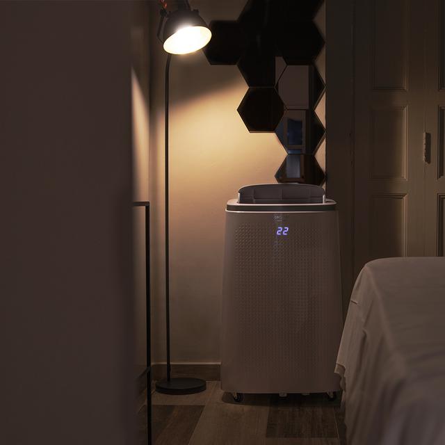 Climatiseur portatif Force Clima 12500 Cold&Warm. 12000 BTU, pompe à chaleur, contrôle via Wi-Fi, écran LED, télécommande, 3 vitesses, 5 modes, minuterie et 1340 W.