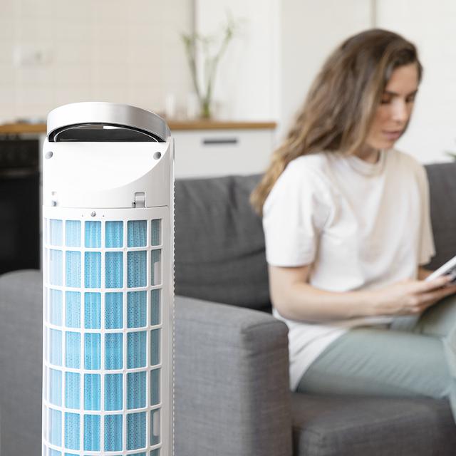 Condizionatore evaporativo a colonna EnergySilence 2000 Cool Tower. Potenza 60 W, serbatoio estraibile da 2 litri, 3 velocita, oscillazione di 60º, portata d’aria da 800 m3/h