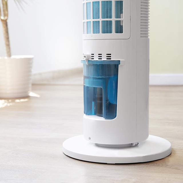 Rafraîchisseur d’air par évaporation colonne EnergySilence 2000 Cool Tower. 60 W de puissance, réservoir amovible de 2 litres, 3 vitesses, oscillation à 60º, débit d'air de 800 m³/h.