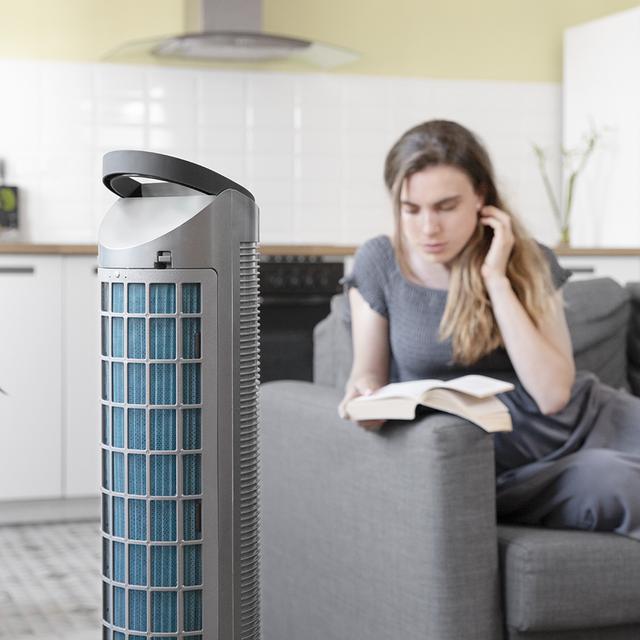 Rafraîchisseur d’air par évaporation colonne EnergySilence 2000 Cool Tower Smart. Avec 60 W de puissance, 2 L de capacité du réservoir, 3 vitesses, 3 modes avec oscillation, minuterie et écran tactile