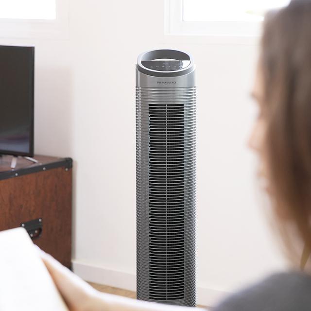 Rafraîchisseur d’air par évaporation colonne EnergySilence 2000 Cool Tower Smart. Avec 60 W de puissance, 2 L de capacité du réservoir, 3 vitesses, 3 modes avec oscillation, minuterie et écran tactile