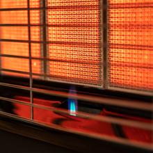 Ready Warm 4000 Slim Fold Estufa de gas con una potencia de hasta 4,2 kW, triple sistema de seguridad y bombona de gas con 15 kg de capacidad.