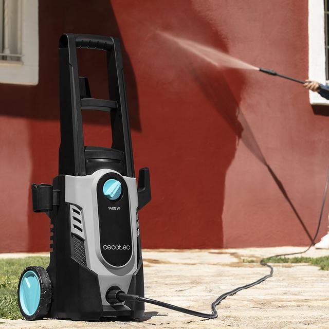 HidroBoost 1400 EasyMove. Hidrolimpiadora Compacta, Potente y portátil. Ruedas y asa Alta. Máx Potencia 1400 W. Caudal máx 408 l/h. 105 Bares máx. Boquilla Turbo y Boquilla Ajustable.