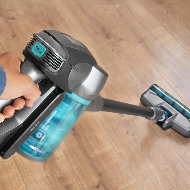 Aspirateur-balai sans fil Conga Rockstar 700 X-Treme. Sans sacs, 430 W de puissance et 24 kPa, 3 en 1 : vertical, balai et à main, avec moteur numérique, mode Auto, tube flexible et jusqu'à 65 minutes d'autonomie.