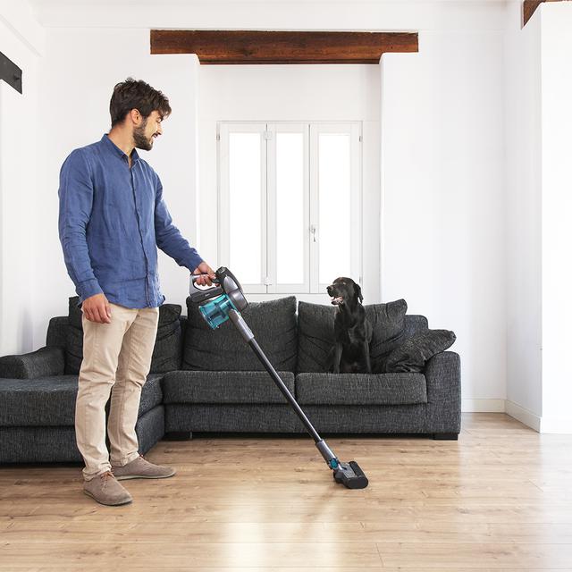 Aspirateur-balai sans fil Conga Rockstar 700 X-Treme. Sans sacs, 430 W de puissance et 24 kPa, 3 en 1 : vertical, balai et à main, avec moteur numérique, mode Auto, tube flexible et jusqu'à 65 minutes d'autonomie.