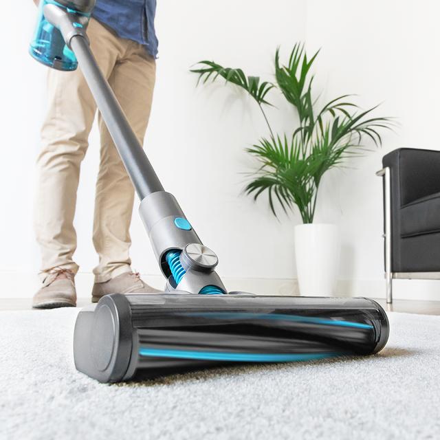 Aspirateur-balai sans fil Conga Rockstar 700 X-Treme. Sans sacs, 430 W de puissance et 24 kPa, 3 en 1 : vertical, balai et à main, avec moteur numérique, mode Auto, tube flexible et jusqu'à 65 minutes d'autonomie.