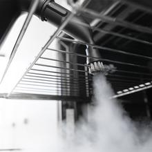 Nettoyeur vapeur à main HydroSteam 1040 Active&Soap. 1100 W de puissance maximale, réservoir de 450 ml, 3,5 bars de pression et 40 g/min de débit de vapeur