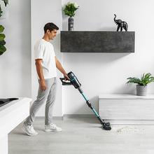 Aspirateur-balai sans fil 4 en 1 avec moteur numérique Conga RockStar 2500 Vital ErgoWet. Avec brosse Jaliscazo. 680 W de puissance et 26 kPa. 230 aW. Autonomie de 90 minutes. 4 modes de fonctionnement. Écran numérique. Système ErgoWet.