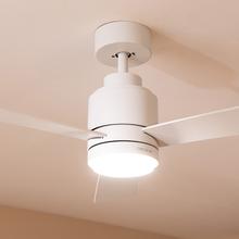 Ventilatore da soffitto EnergySilence Aero 4850 Style White 30 W 48" con luce LED, telecomando, 6 velocità, 3 modalità (bassa/media/alta), 3 pale, modalità inverno-estate e modalità brezza naturale.