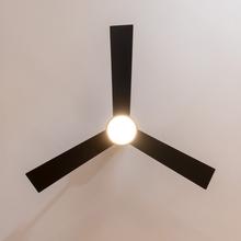 EnergySilence Aero 4850 Style Black Ventoinha de teto de 30 W e 48’’ com luz LED, controlo remoto, 6 velocidades, 3 modos (Low/Medium/High), 3 pás e modo Inverno-Verão e Brisa natural.