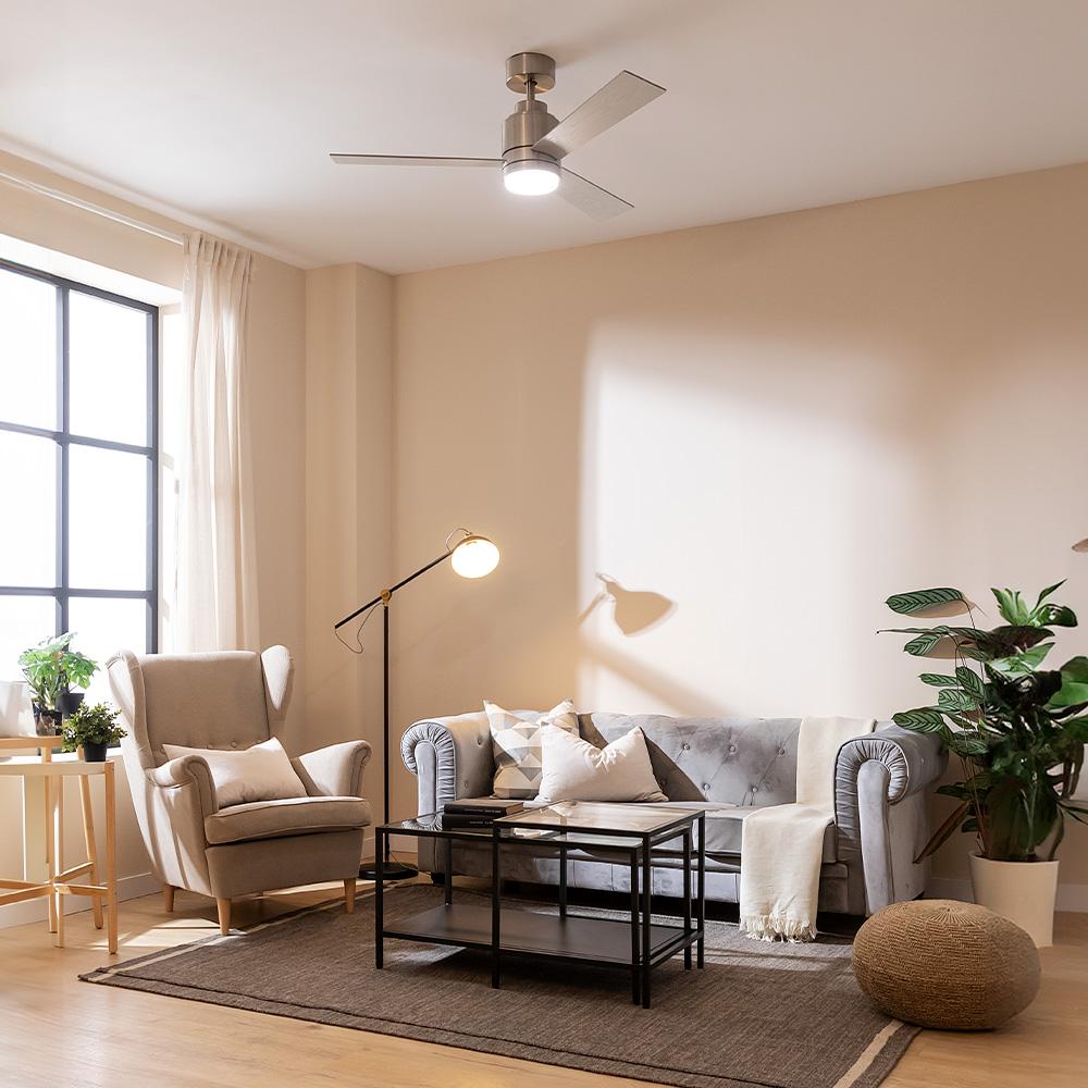 Ventilador de techo CECOTEC Aero 4850 Style Steel en salón