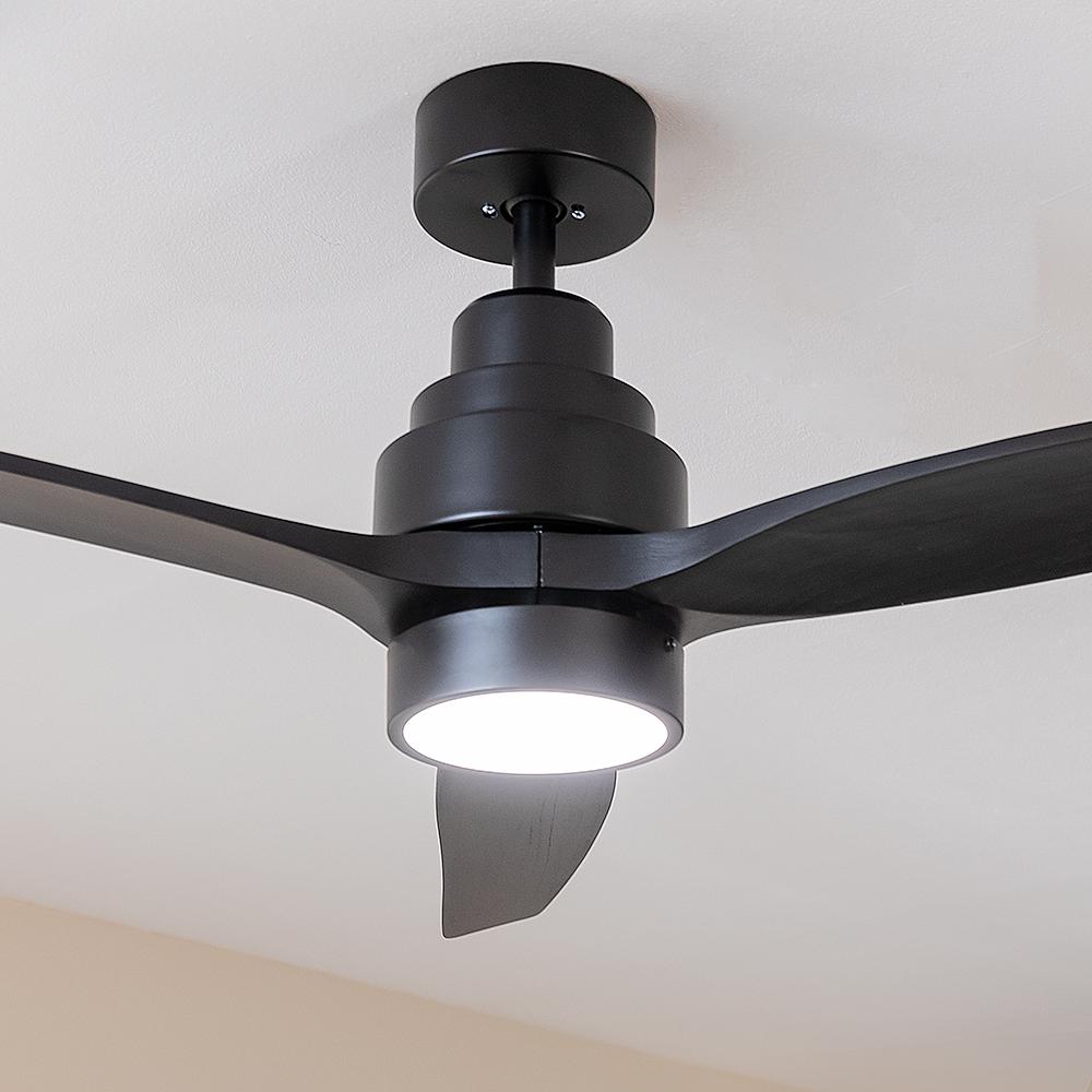 Detalle del motor y luz LED del Cecotec Aero 5350 Black Design