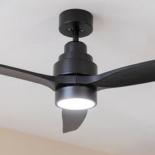 Ventilatore da soffitto EnergySilence Aero 5300 Black&Wood Design 30W 52” con motore DC, luce LED, telecomando, 6 velocità, timer e modalità inverno-estate