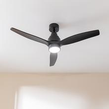 Ventilateur de plafond EnergySilence Aero 5300 Black&Wood Design 30W 52" avec moteur DC, lumière LED, télécommande, 6 vitesses, minuterie et mode hiver-été