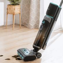 Balai électrique FreeGo Wash&Vacuum 200 W. Frotte et aspire en même temps. 35 minutes d'autonomie. Rouleau absorbant humide Jalisco. Réservoir d'eau propre de 700 ml et eau sale de 700 ml. Avec 3 modes : Eco, Turbo et Dry. Pulvérisateur automatique sur le rouleau. Fond autonettoyant.