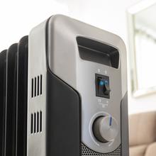 ReadyWarm 7000 Space Black Radiador de aceite de 7 módulos y 1500 W con 3 niveles de potencia, cobertura de 15 m², recogecables, control sencillo, asa, ruedas y doble sistema de seguridad.