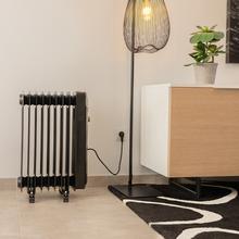 Radiateur bain d’huile ReadyWarm 9000 Space Black. 9 éléments, faible consommation, 2000 W, 3 niveaux de puissance, ramasse-câbles, système de sécurité, roues, 20 m² de surface couverte.